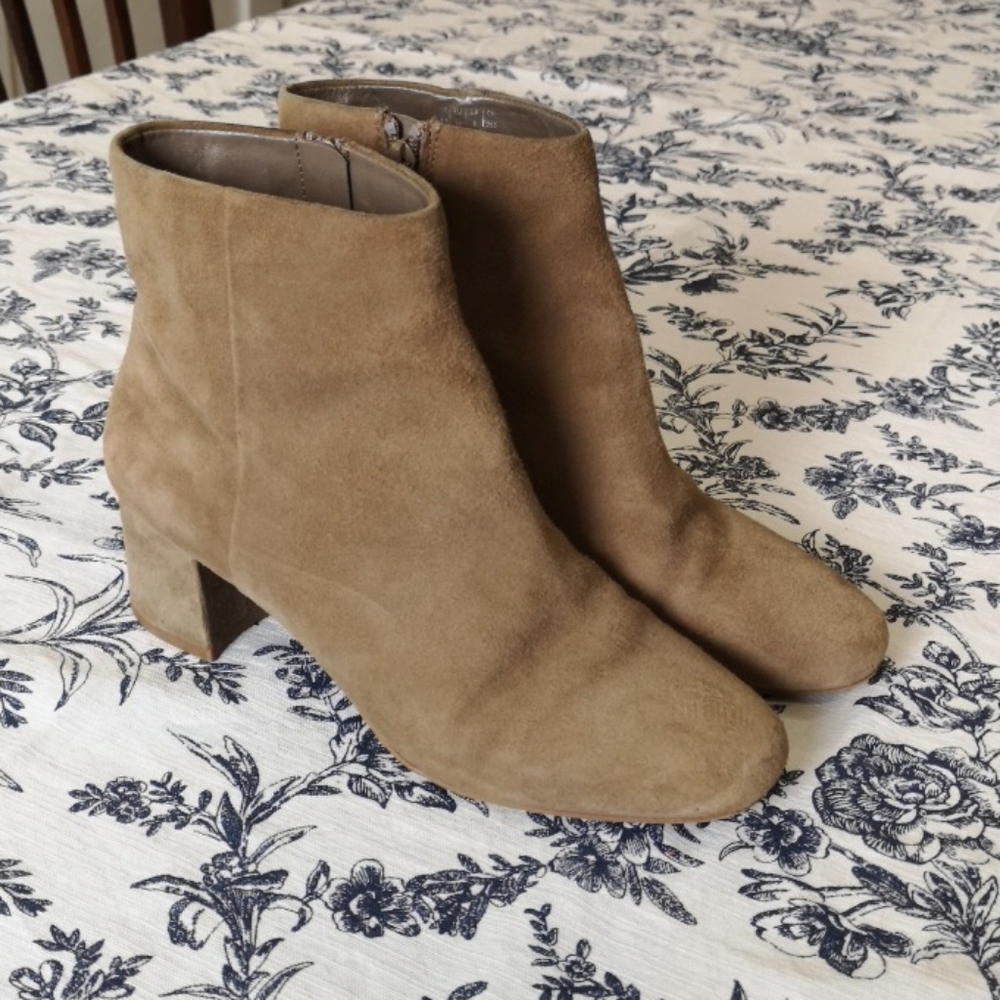 Gap suede booties size 8.5